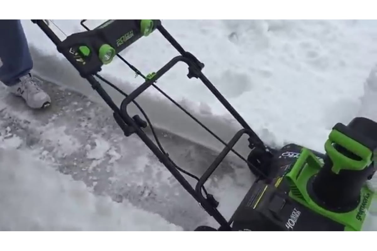 Аккумуляторный бесщеточный снегоуборщик Greenworks GD40SB 2600007 5