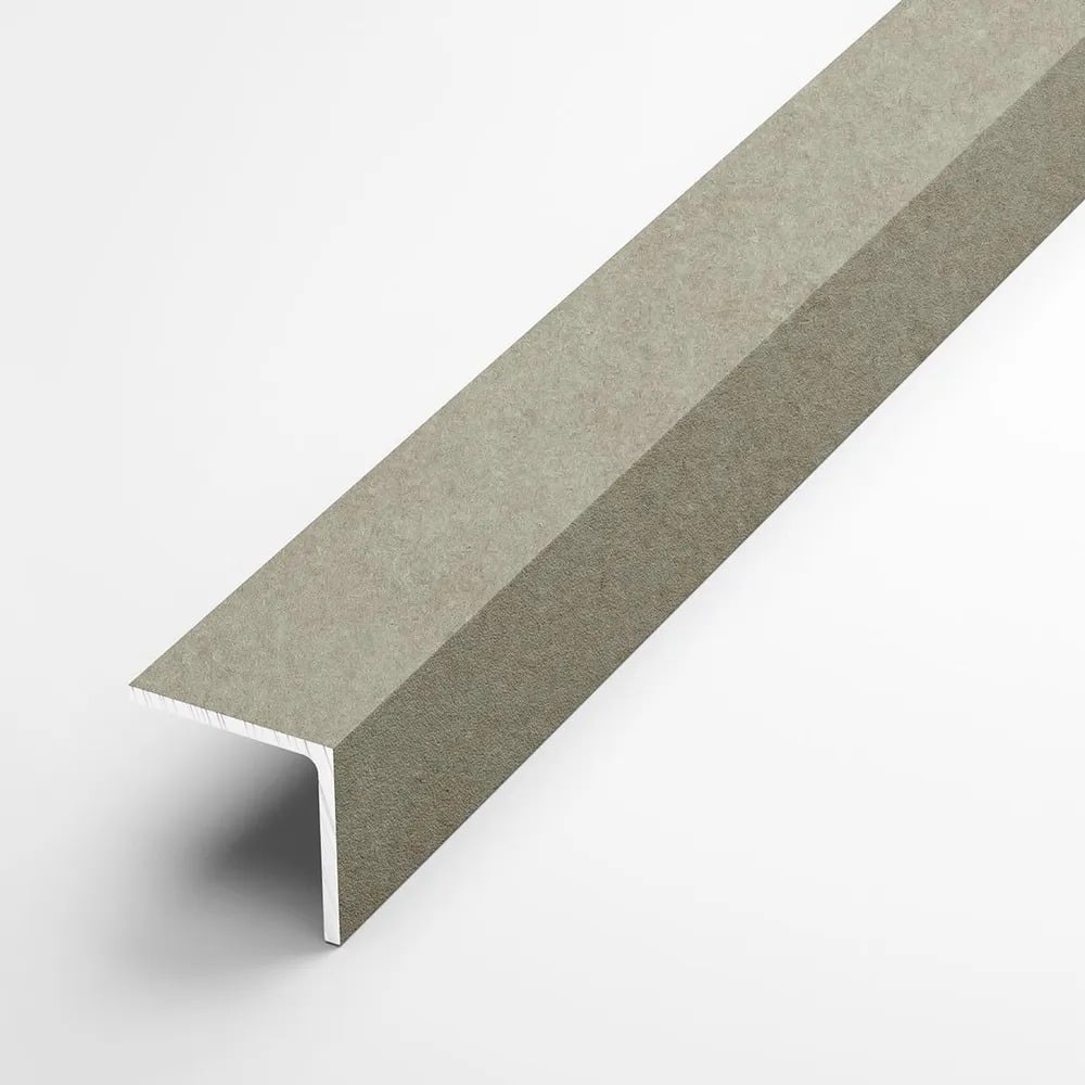 Изображение товара Декоративный алюминиевый угол Лука 15x15x1 мм бетон айс 2700 мм