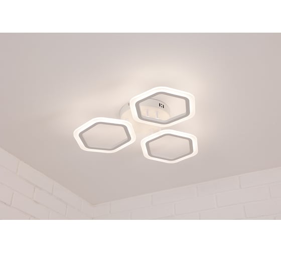 Изображение товара Потолочная светодиодная люстра Schaffner, LED, цвет белый. Люстра с пультом управления, мощность 60 Вт. Светильник потолочный. Площадь освещения до 15 м2 Lavoro 2710-3 Big