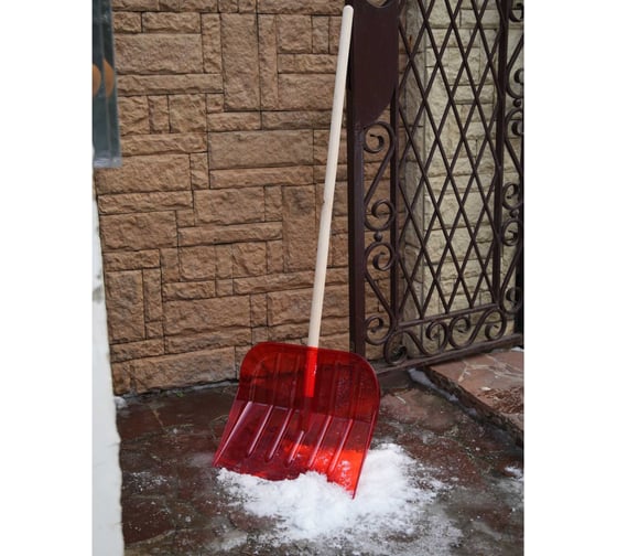 Изображение товара Лопата поликарбонатная ООО Агростройлидер №1 450x390мм с деревянным черенком 1200мм в сборе СНЕГ-02.01.2