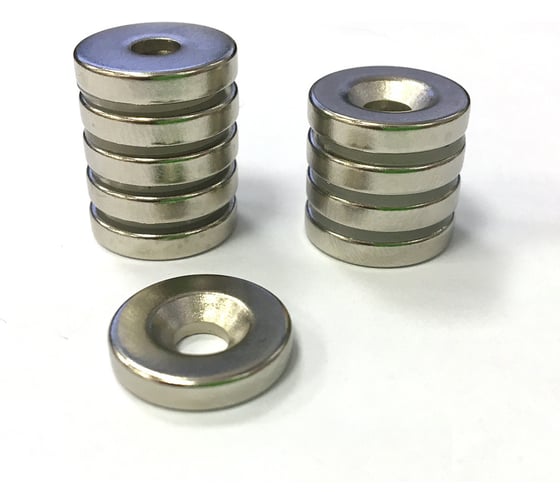 Изображение товара Неодимовый магнит-диск Проф-Магнит NdFeB 15x3 мм, с зенковкой 7.5/4.5 мм, 10 шт. D15x4.5/7.5x3 зенк_10