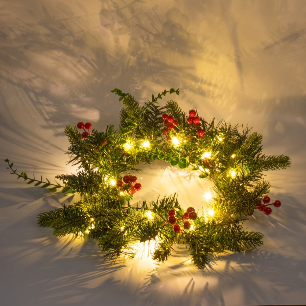 Изображение товара Новогодний венок Uniel ULD-T4040-020/SNA/3AA WARM WHITE IP20 декоративное украшение