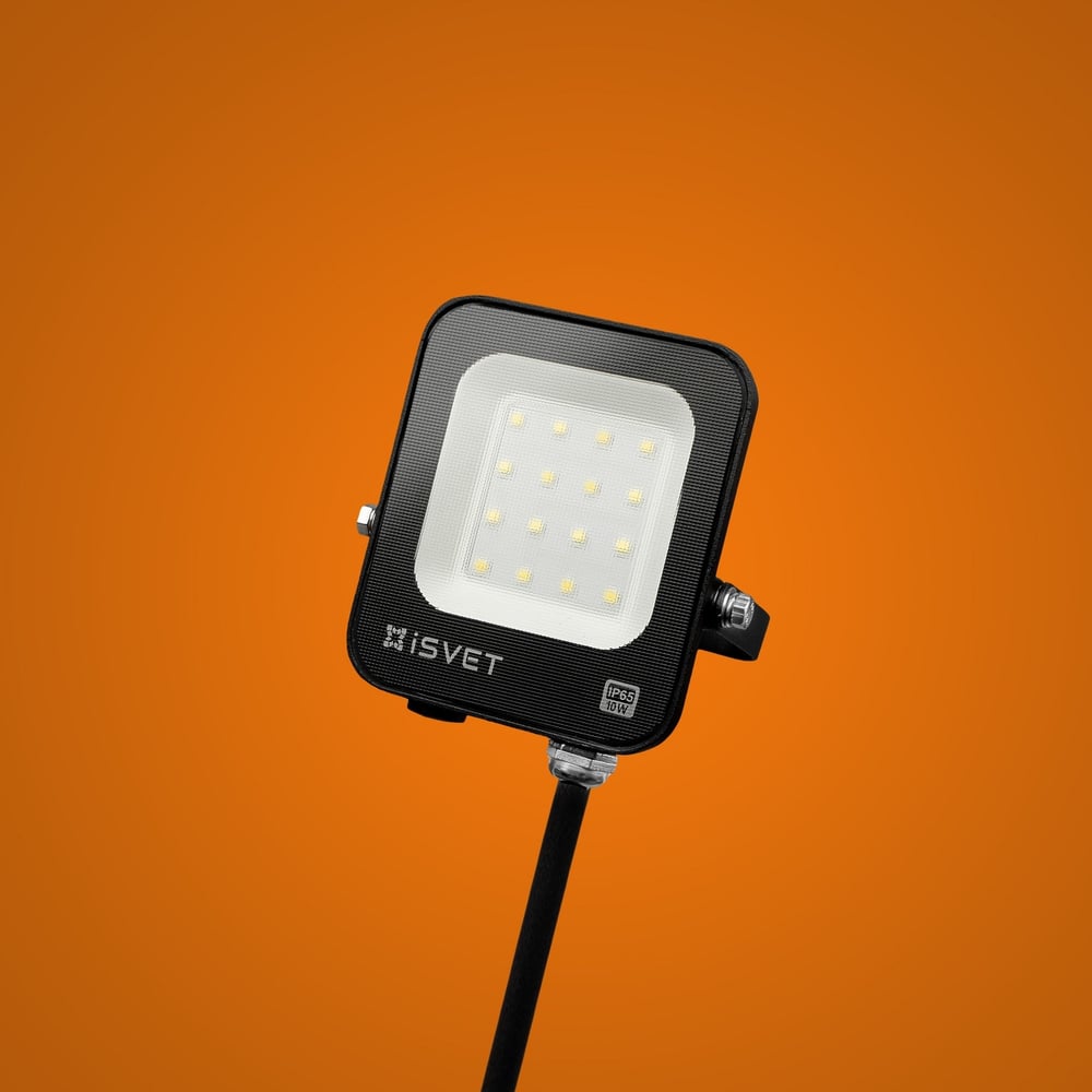 Изображение товара Светодиодный уличный прожектор iSVET 10Вт 6500К с высоким уровнем защиты IP65
