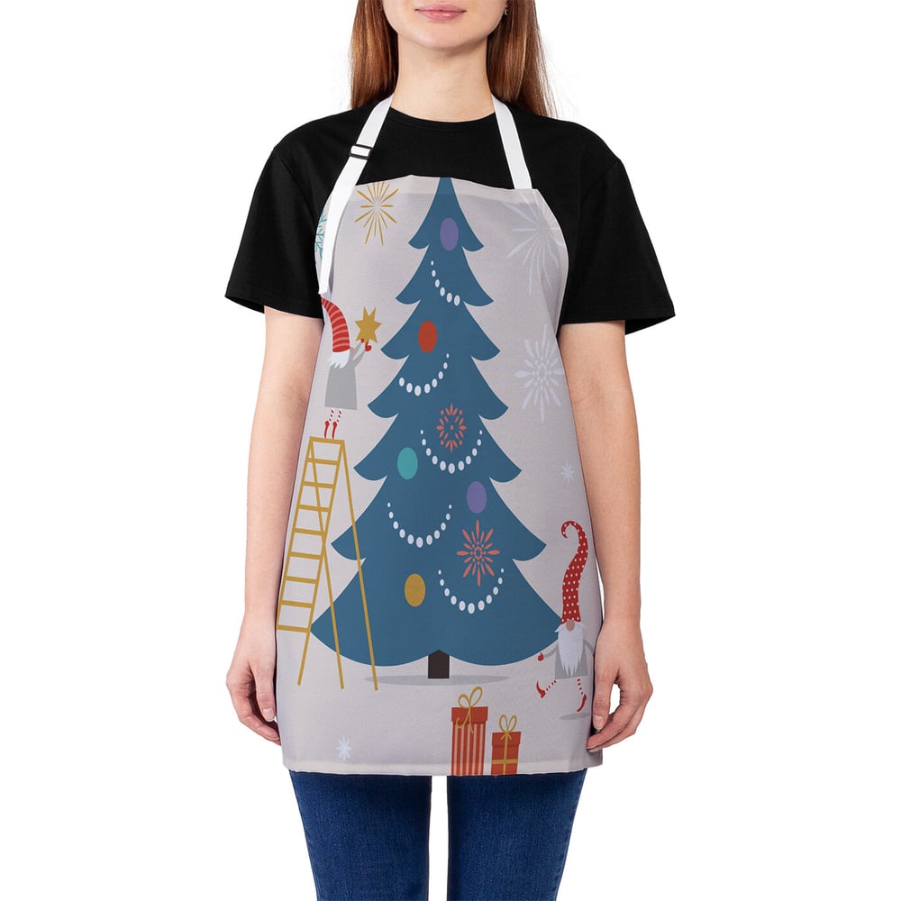 Изображение товара Кухонный фартук JOYARTY с принтом 'Гномы украшают елку'