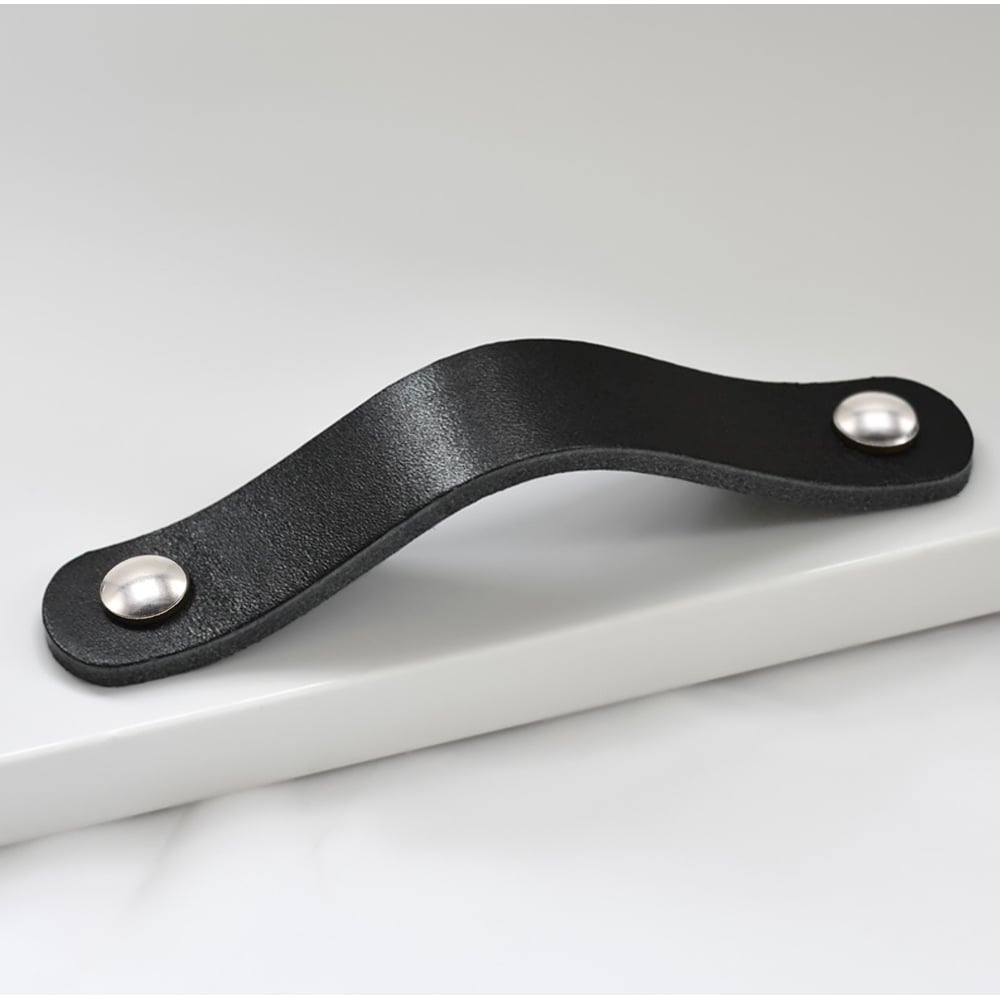 Изображение товара Ручка-скоба CAPPIO м/о 96 мм черная кожаная современная мебельная