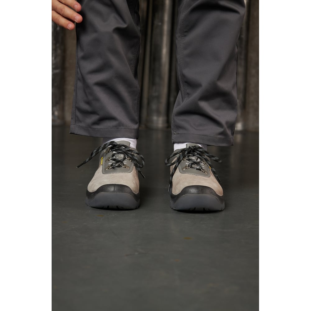 Изображение товара Полуботинки защитные замшевые Delta Plus FENNEC4 S1P SRC серые размер 47