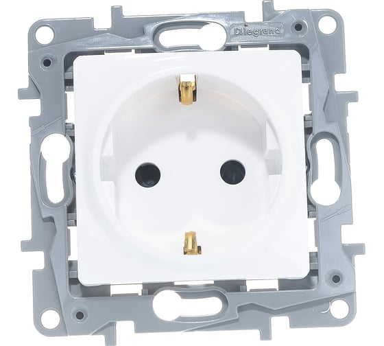 Изображение товара Розетка Legrand с заземлением Legrand Etika со шторками 16А 250В винтовые зажимы белый 672222