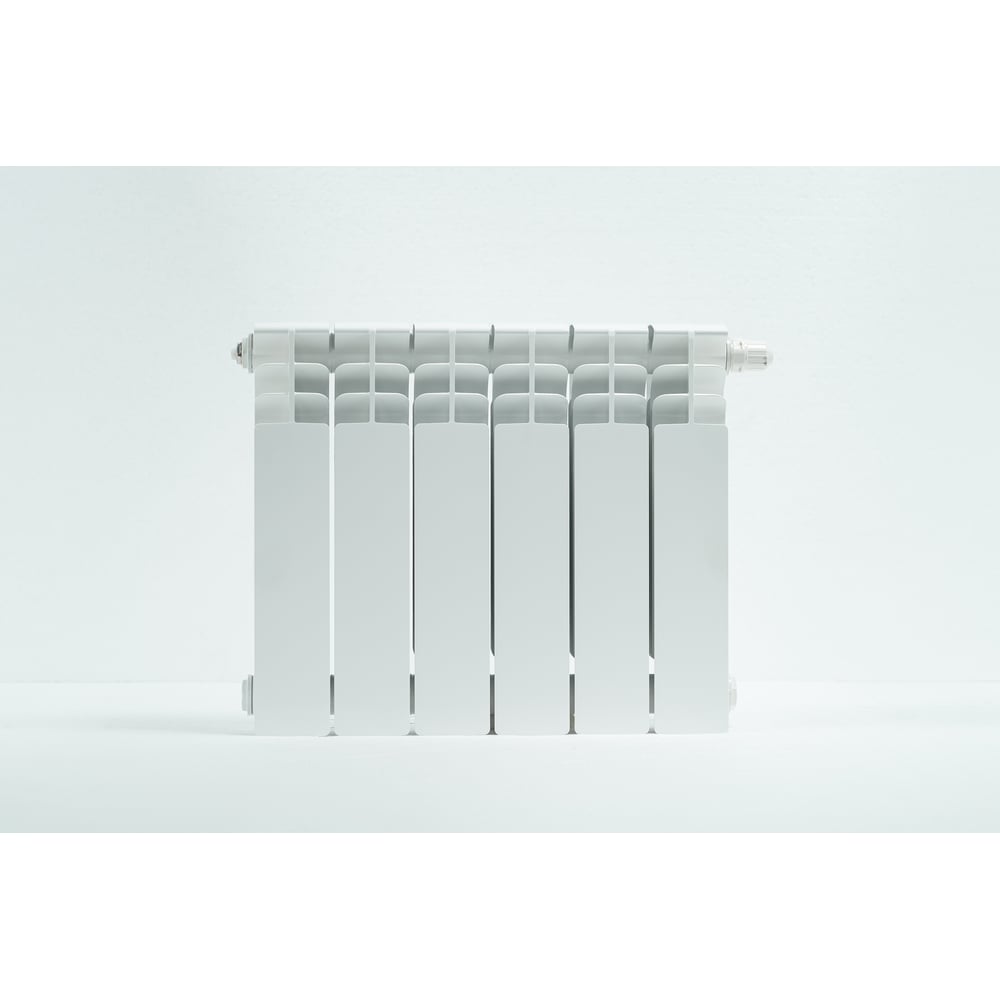 Изображение товара Биметаллический радиатор STOUT TITAN 5 секций боковое подключение белый