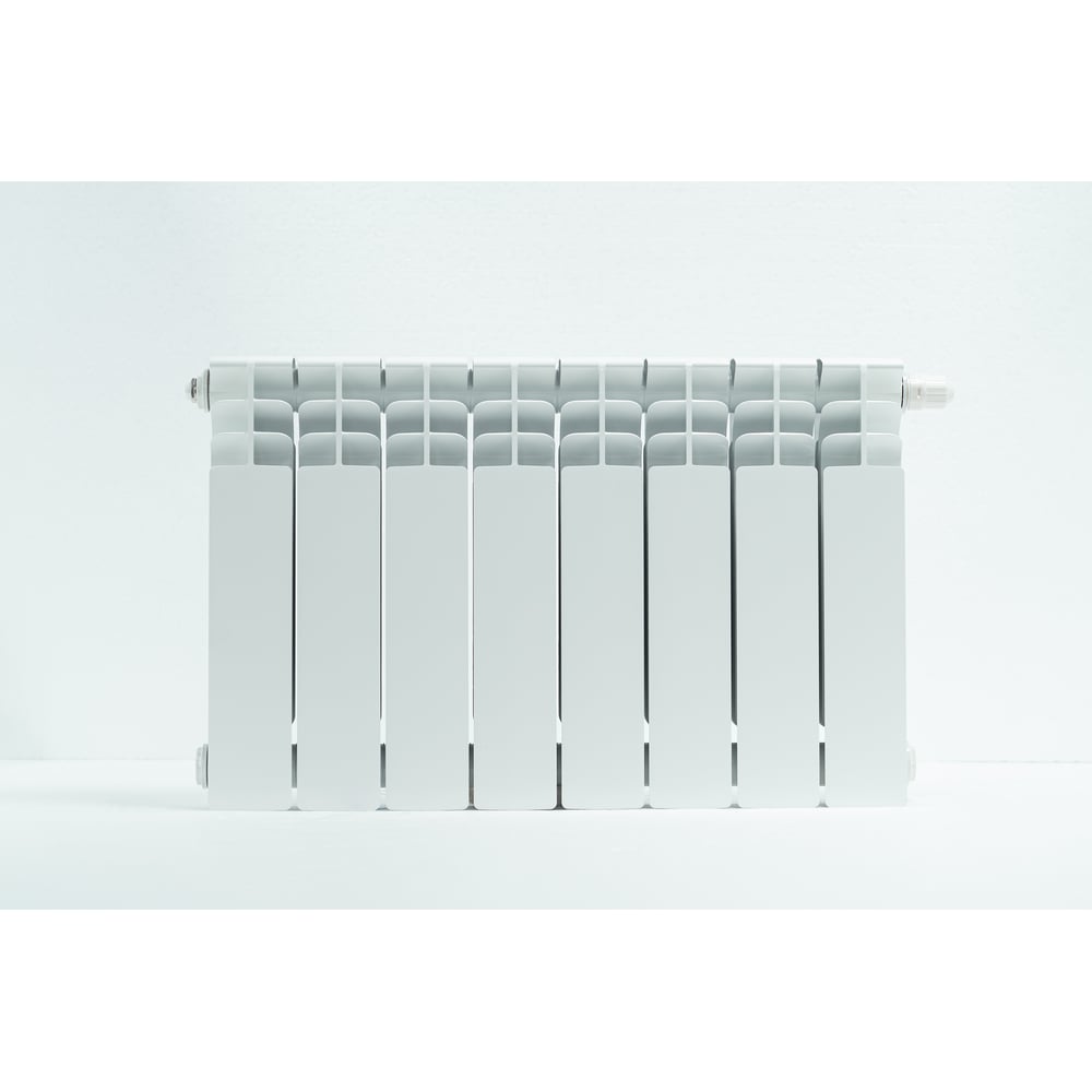 Изображение товара Биметаллический радиатор STOUT TITAN VENTIL 7 секций нижнее подключение белый