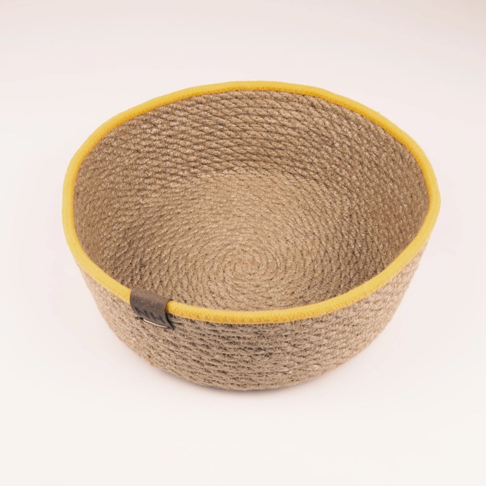 Изображение товара Круглая корзина из джута Nevidana's Home 21х8 см с желтым кантом