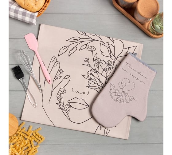 Изображение товара Набор подарочный Этель Готовим от сердца, полотенце, варежка-прихватка, кисть, лопатка, венчик 7581155