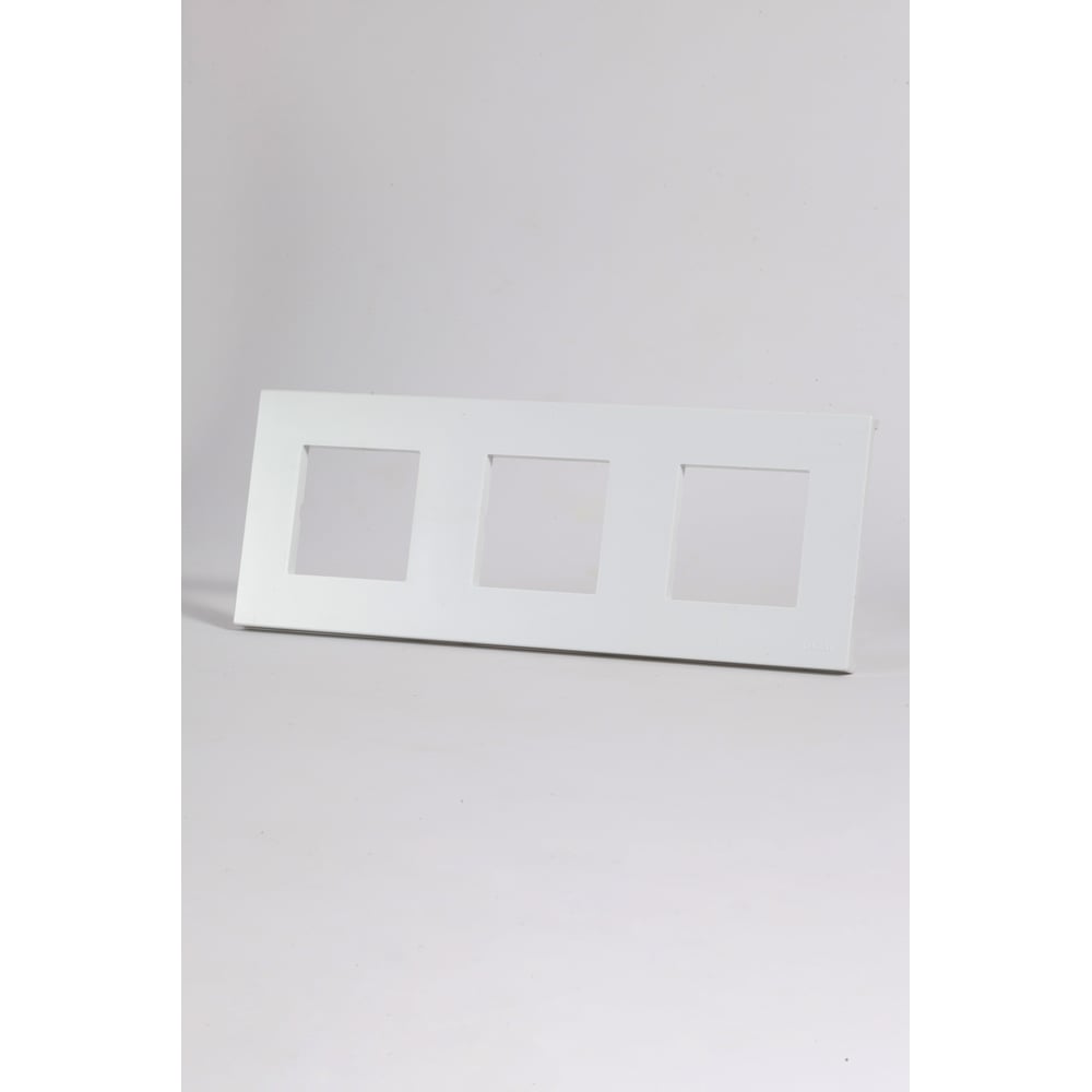 Изображение товара 3-я рамка Elbi Moda Vox белый 611-050212-227