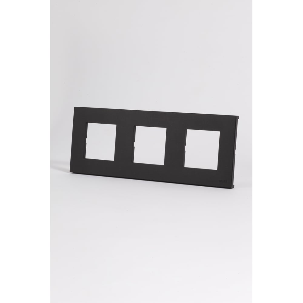Изображение товара 3-я рамка Elbi Moda Vox vantablack для электропроводки