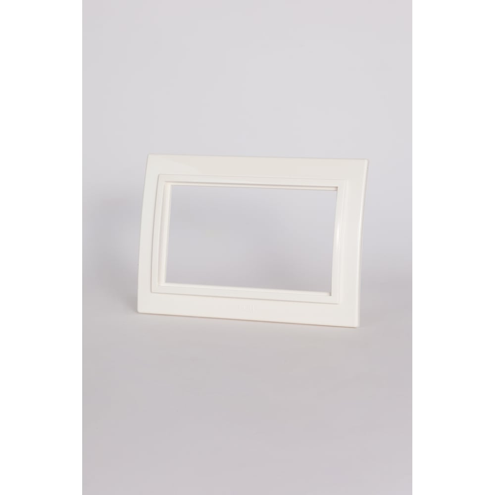 Изображение товара Рамка Elbi Zena для 2-й розетки без заземления белая