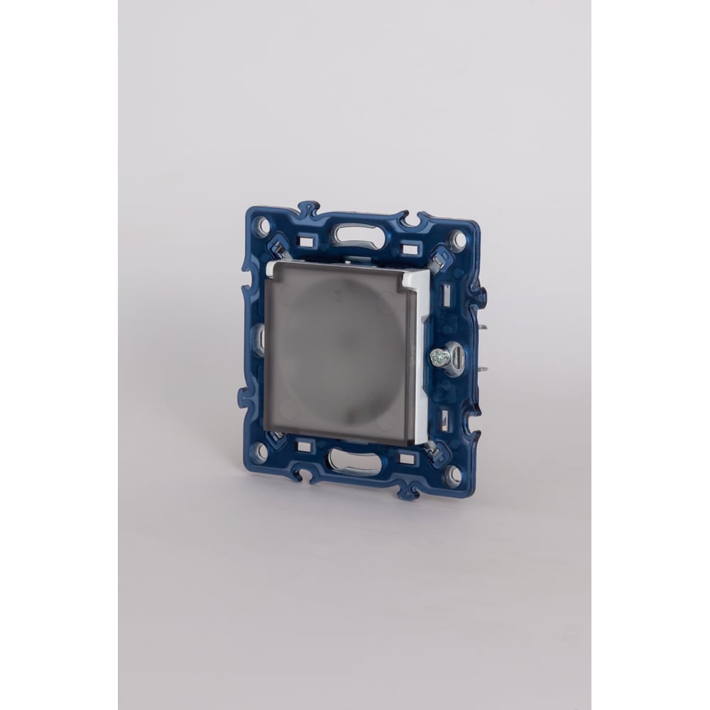 Изображение товара Розетка Elbi Moda Vox с крышкой и заземлением белая 611-040232-218