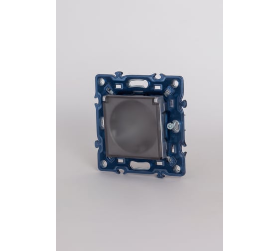 Изображение товара Розетка Elbi Moda Vox с крышкой, с заземлением, c защитой от детей M+K серый металлик 611-041032-218