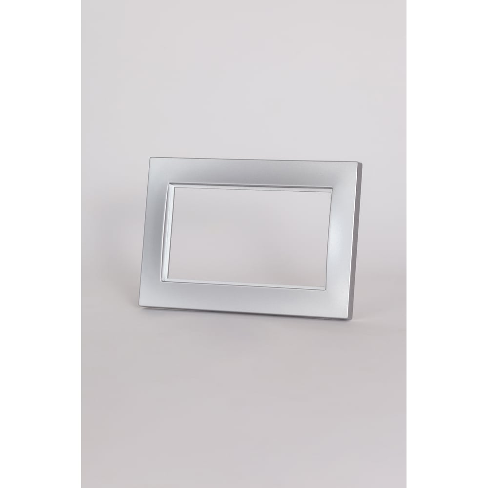 Изображение товара Рамка для 2-ой розетки без заземления ELBI Vega серый металлик 510-011000-908