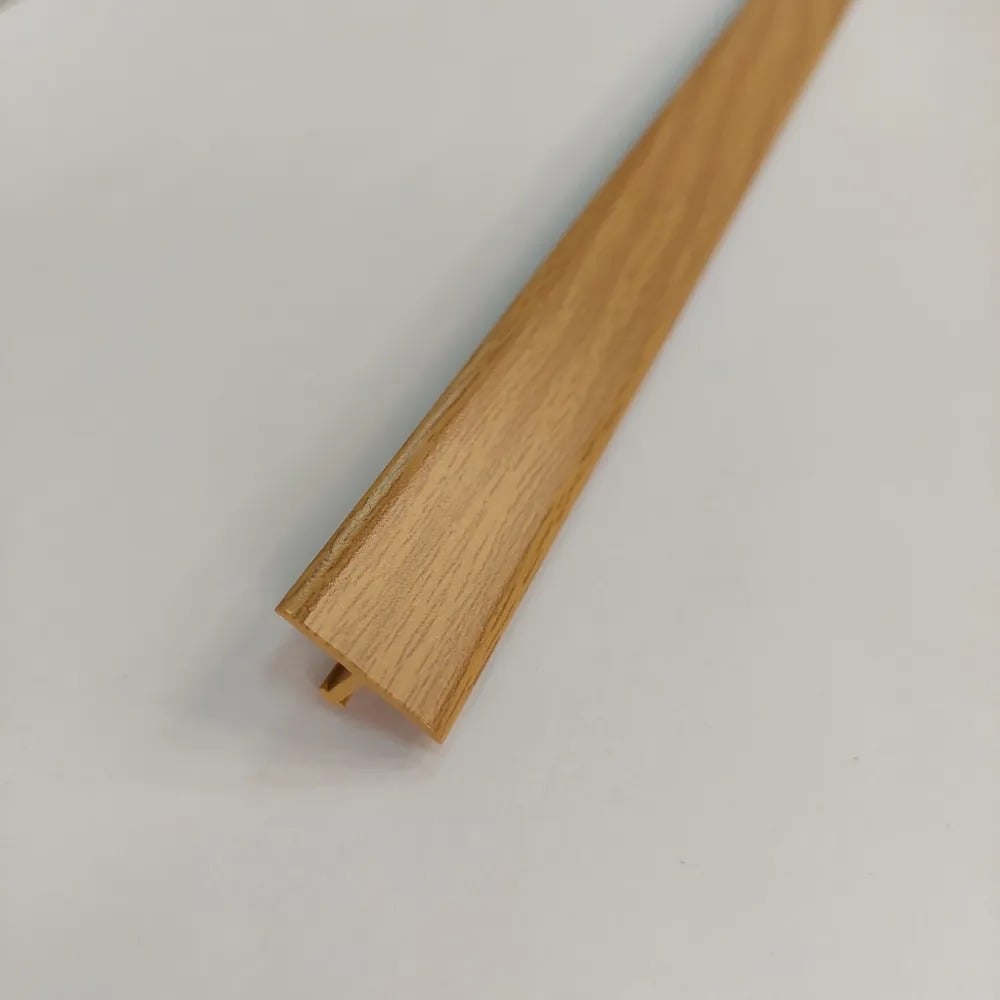 Изображение товара Алюминиевый порог Т образный 900 мм дуб светлый Алком-М ПД 09