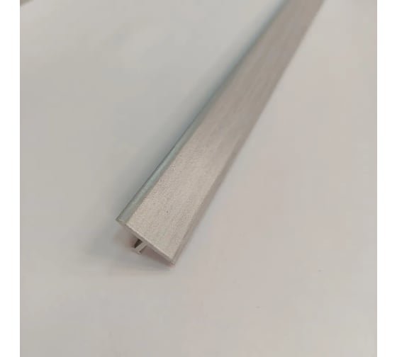 Изображение товара Стыкоперекрывающий Т образный алюминиевый порог Алком-М ПД 09 одноуровневый стык, 18x9 мм, 900 мм, дуб серый ПД09-0025