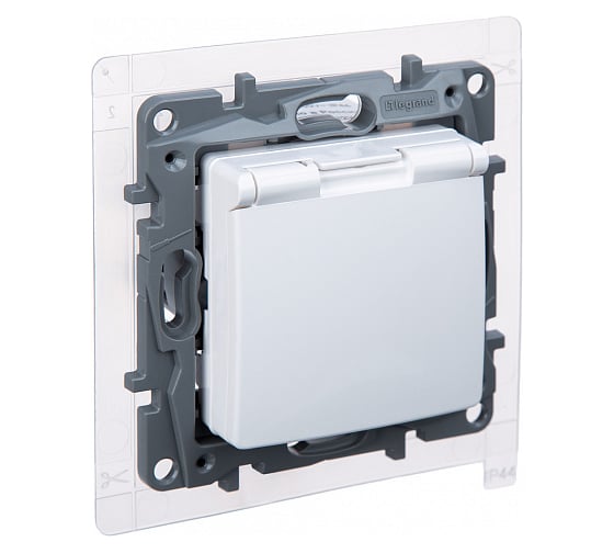 Изображение товара Розетка Legrand с заземлением IP44 Legrand Etika со шторками с защитной крышкой 16А 250В винтовые зажимы белый 672226