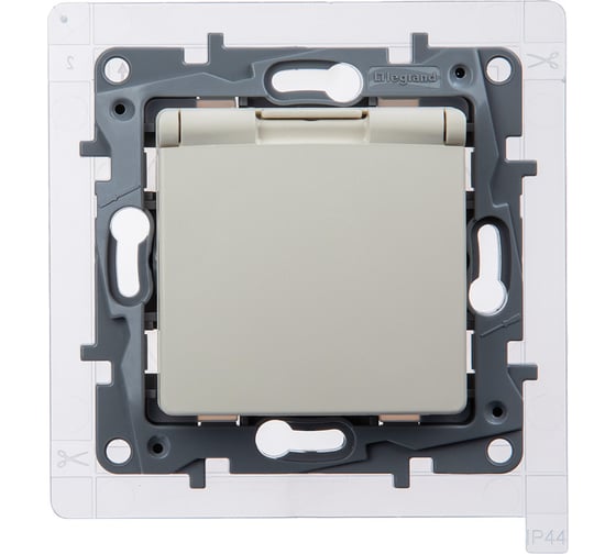 Изображение товара Розетка Legrand с заземлением IP44 Legrand Etika со шторками с защитной крышкой 16А 250В винтовые зажимы слоновая кость 672326