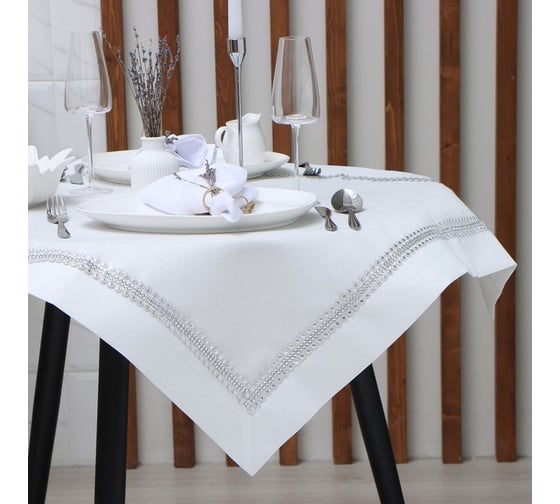 Изображение товара Скатерть Этель со стразами цвет белый 85х85 ±5 см, 100% п/э 10150852