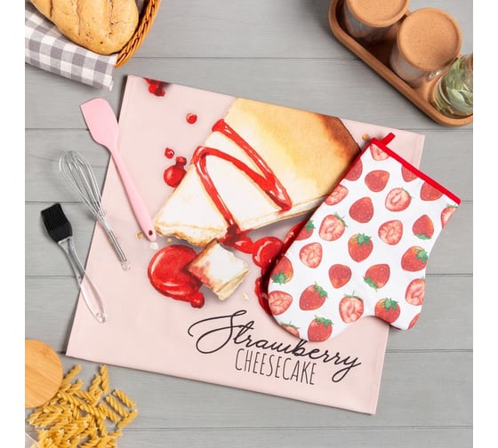 Изображение товара Набор подарочный Этель Strawberry: полотенце, варежка-прихватка, кисть, лопатка, венчик 7581153