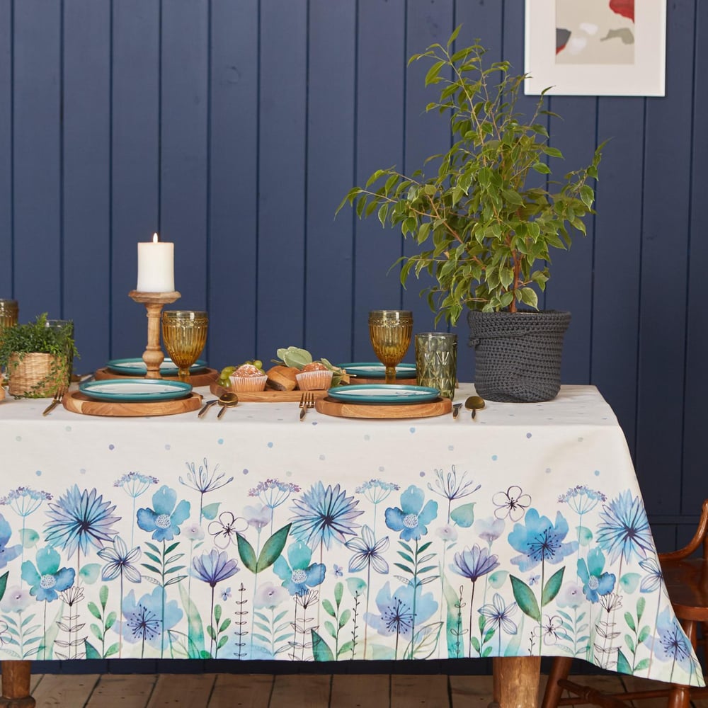 Изображение товара Скатерть Этель Незабудки 149x220см из саржи с водоотталкивающим покрытием