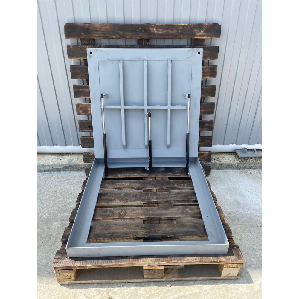 Изображение товара Люк скрытый под тротуарную плитку АРМАВИРПОЛИПРОМ 700x700 мм, нагрузка до 3 т, темно-серый