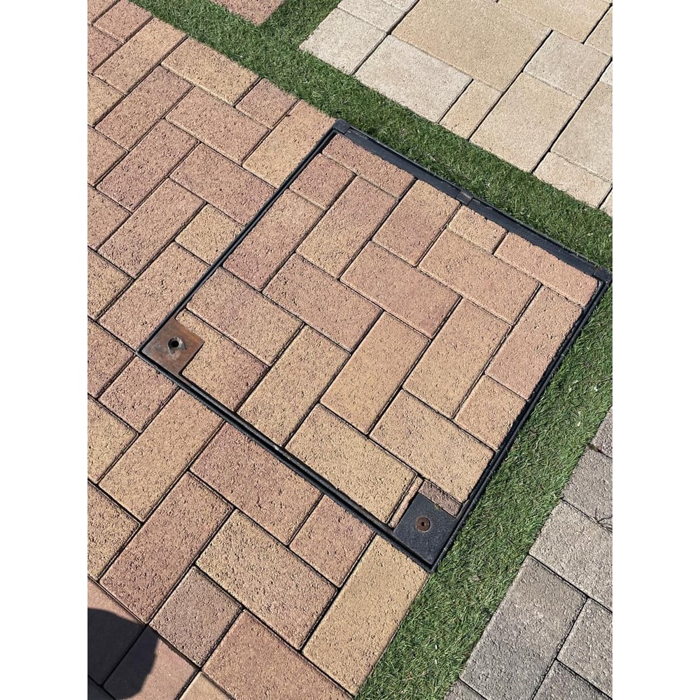 Изображение товара Люк скрытый под тротуарную плитку 600х600 мм АРМАВИРПОЛИПРОМ для пешеходных зон