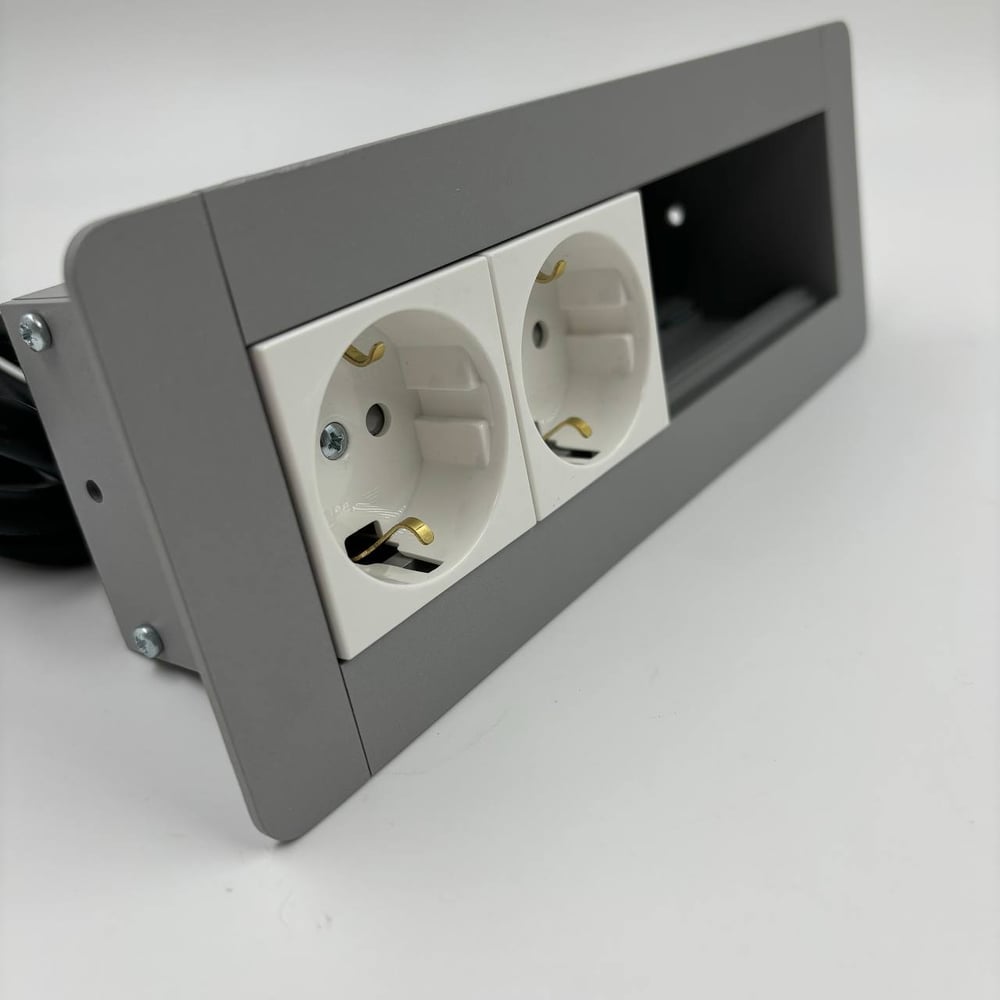 Изображение товара Встраиваемая модульная розетка Inrior на 2 EURO с защитой IP20 для стандартов Legrand