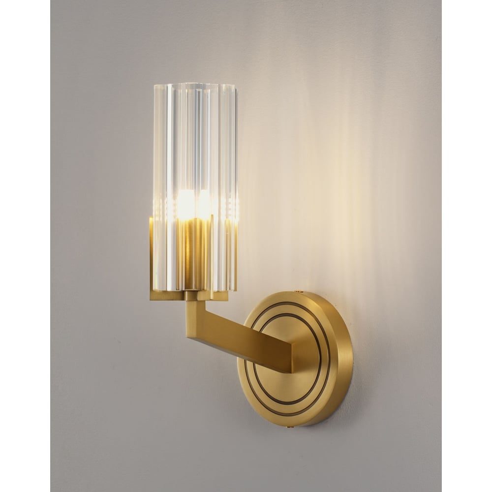 Изображение товара Настенная лампа Moderli Brass V11015-1W с прозрачным плафоном