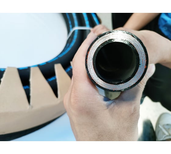 Изображение товара Рукав высокого давления HEIBERG Dn25 SAE 100 R15, 1" ,W.P.420 BAR, (-55C), 20 м 0004SAE25