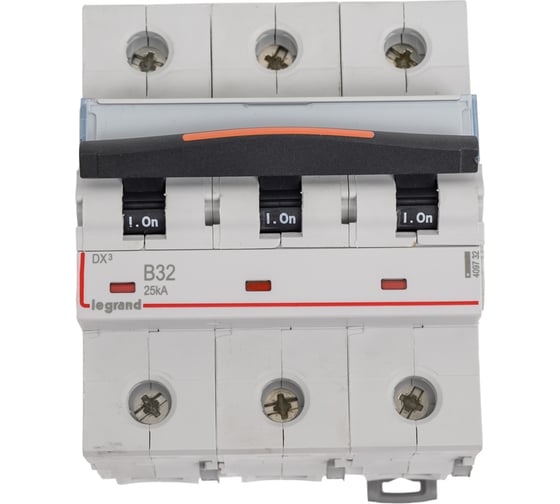 Изображение товара Автоматический выключатель Legrand DX³ 25 кА тип характеристики B 3П 400 В~ 32 А 4,5 модуля 409732