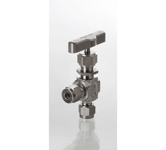 Изображение товара Игольчатый вентиль Hy-Lok серии nv, угловой NPT 1/4 наруж. - NPT 1/4 внутр NV3-MF-A-4N-S