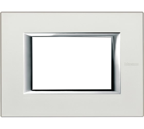 Изображение товара Рамка прямоугольная Bticino Axolute 3м, цвет серебро HA4803SAN