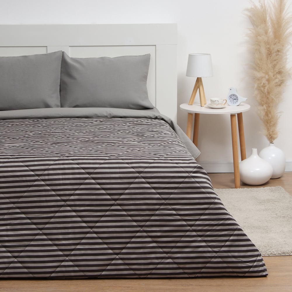 Изображение товара Покрывало LoveLife двуспальное 180x210 см новосатин стеганое серое черное