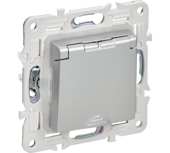 Изображение товара Розетка IEK SKANDY SK-R11S заземляющий контакт, шторки, крышка, 16А, IP44, серебро SK-R16-16-44-K23