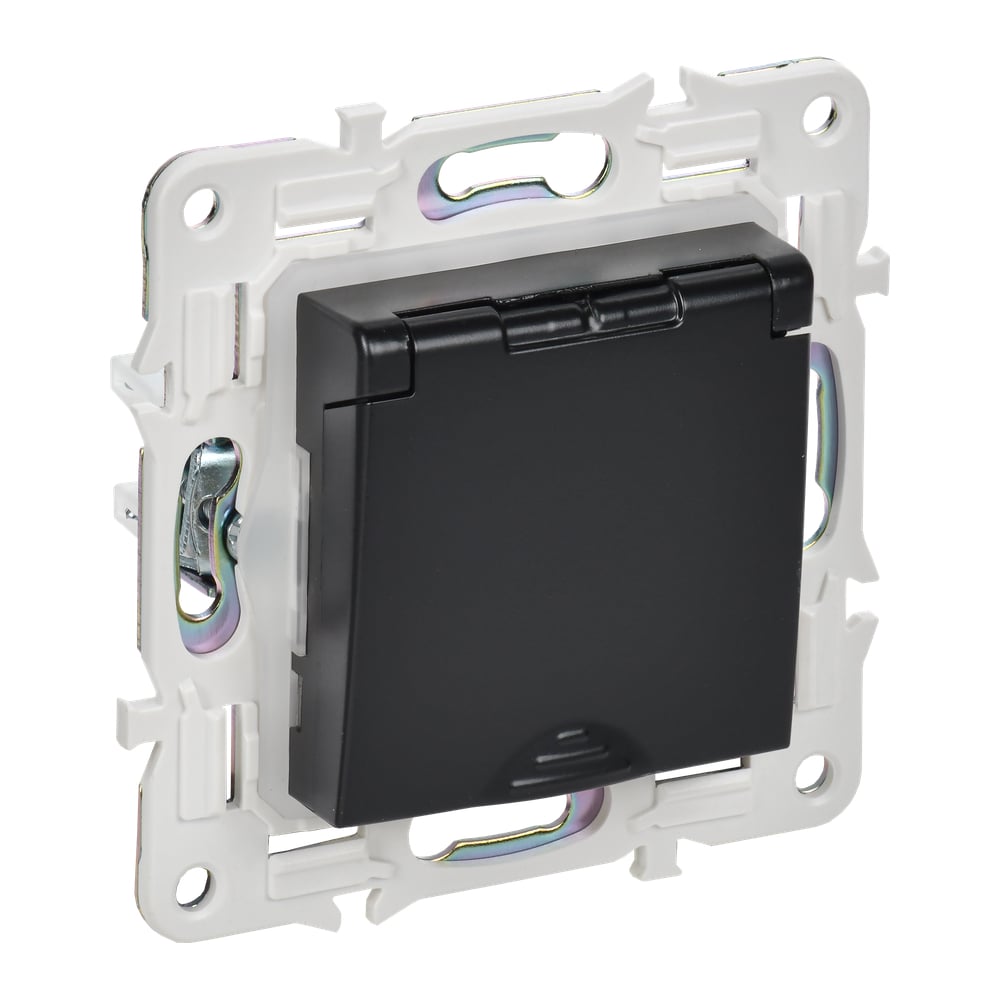 Изображение товара Розетка IEK SKANDY SK-R11Bl заземляющий контакт, шторки, крышка, 16А, IP44, черный SK-R16-16-44-K02