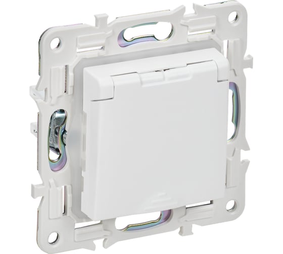 Изображение товара Розетка IEK SKANDY SK-R11W заземляющий контакт, шторки, крышка, 16А, IP44, арктический белый SK-R16-16-44-K01