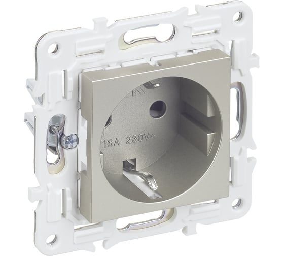 Изображение товара Розетка IEK SKANDY SK-R04Sh с заземляющим контактом, со шторками, 16А, шампань SK-R14-16-K37