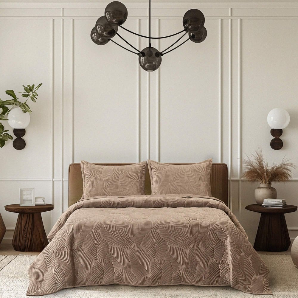 Изображение товара Покрывало Евро с наволочками из велюра Мейфэр коричневое 240x260