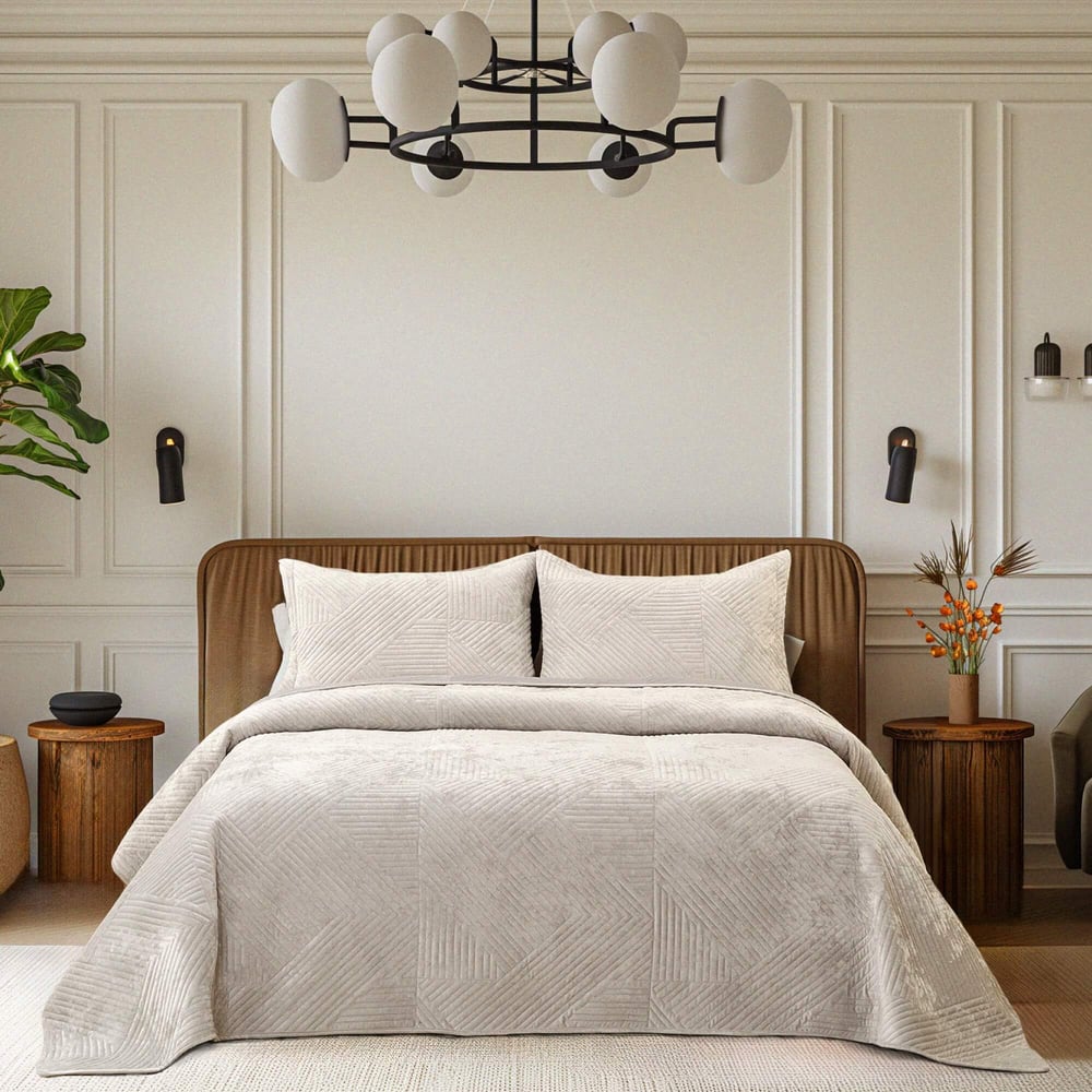 Изображение товара Покрывало The Eleventh Kingdom Евро 240x260 светло-серый с наволочками