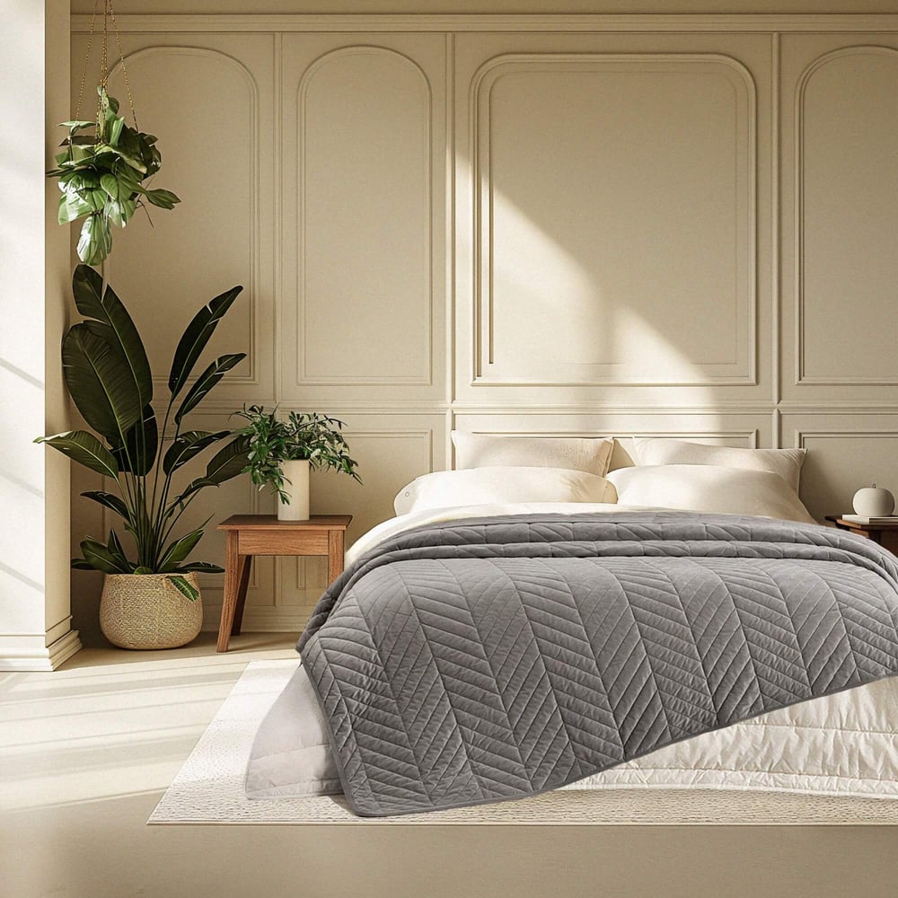 Изображение товара Покрывало Евро The Eleventh Kingdom серое 240x260 стеганое велюр