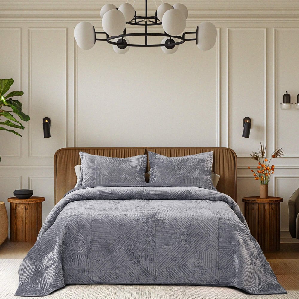 Изображение товара Покрывало Евро The Eleventh Kingdom 240x260 серое с наволочками 50x70