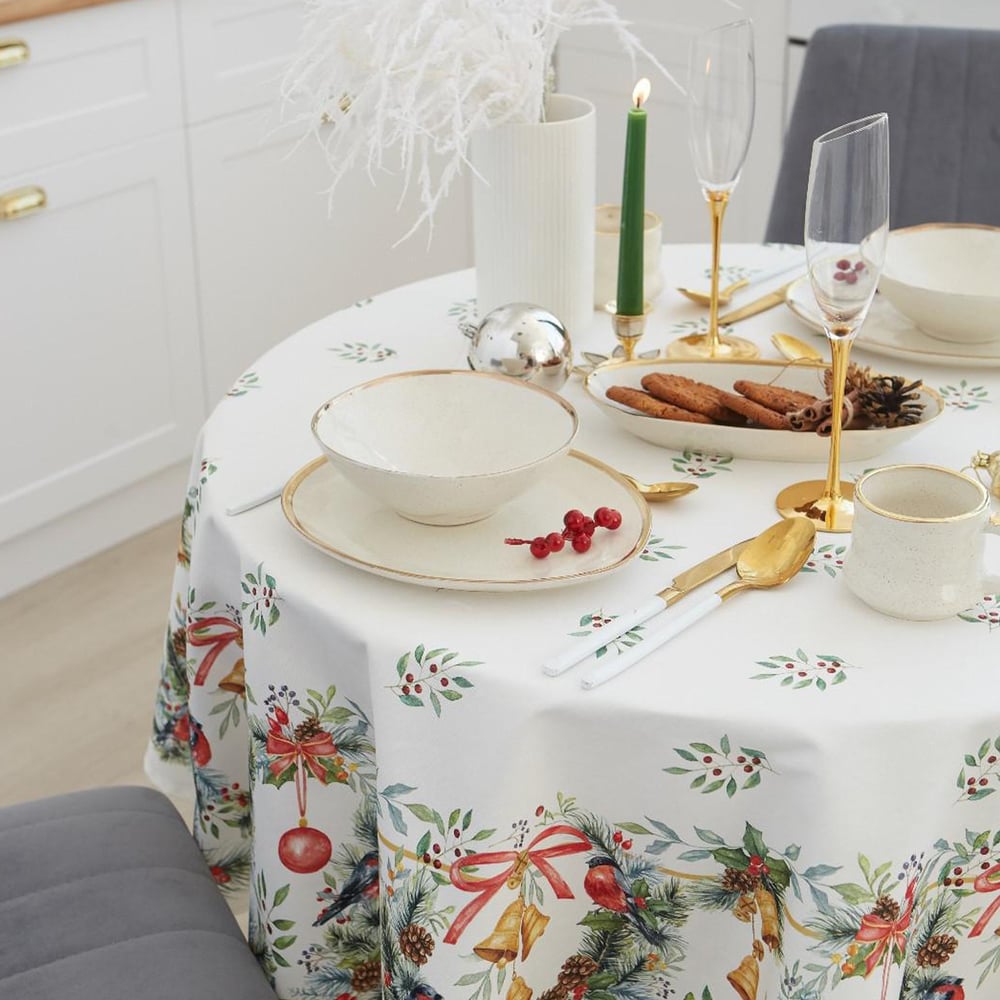 Изображение товара Этель Christmas bells Новогодняя скатерть 150 см из 100 хлопка саржа яркий дизайн
