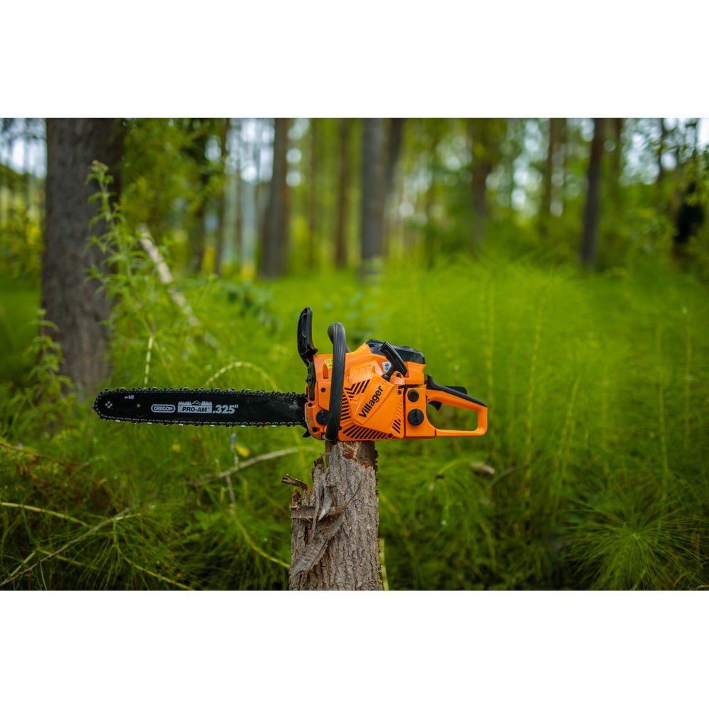 Изображение товара Бензиновая цепная пила Villager VGS 460 S мощностью 2,5 л.с. с длиной шины 45 см