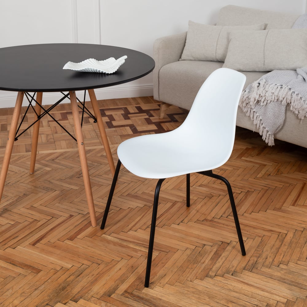 Изображение товара Комплект пластиковых стульев DERSTUHL Elegant Black Eames 2 шт белый черный стильный современный