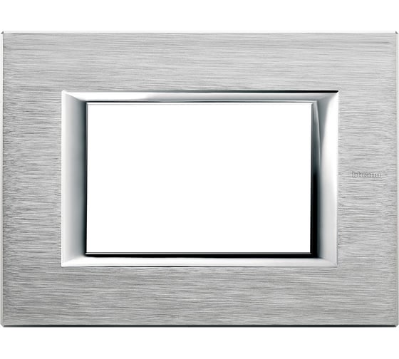 Изображение товара Декоративные накладки Bticino Axolute прямоугольной формы, анодированные, цвет хром, на 3 модуля HA4803CR