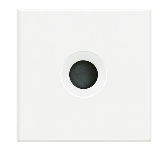 Изображение товара Заглушка Bticino Axolute с выходным отверстием, с 2 коннекторами для организации распайки, цвет белый HD4954